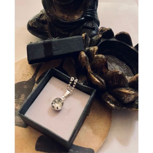 SILVER WHITE SAPPHIRE STONE NECKLACE - Picture 2 of 8